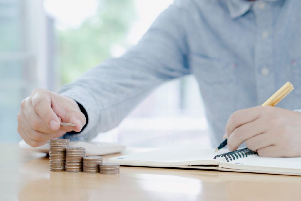 自提勞退划算嗎？專家試算：錯過每年 1.5 萬節稅，退休少拿數百萬